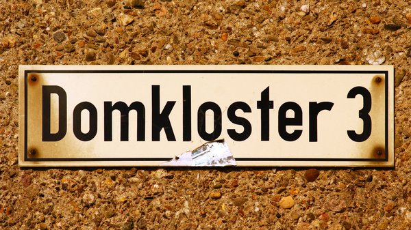 Köln (DE), Schild „Domkloster 3“ -- 2011 -- 3200
