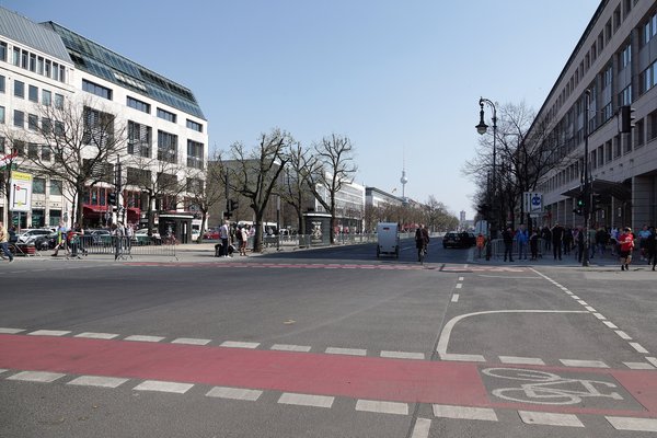Berlin (DE), Unter den Linden -- 2019 -- 9242