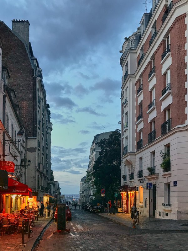 Paris (FR), Rue du Mont-Cenis -- 2019 -- 2447