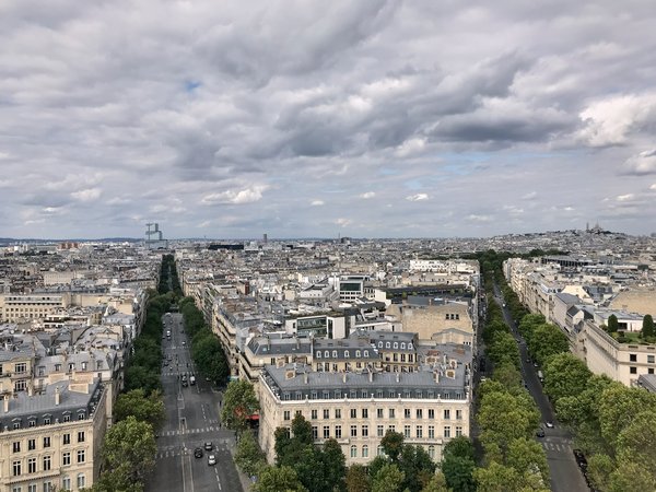Paris (FR), Arc de Triomphe, Blick nach Nordosten -- 2019 -- 2588