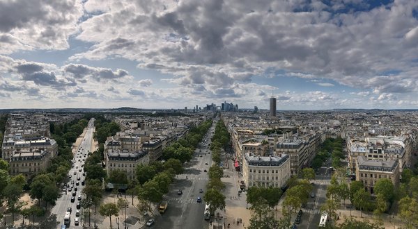Paris (FR), Arc de Triomphe, Blick nach Nordwesten -- 2019 -- 2590