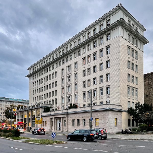 Berlin (DE), Karl-Marx-Allee 91a–b -- 2021 -- 9428