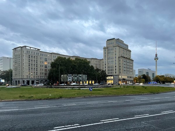 Berlin (DE), Strausberger Platz -- 2021 -- 9469