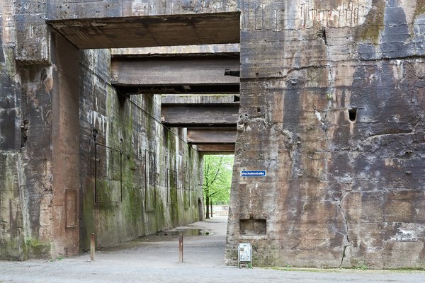 Duisburg (DE), Landschaftspark Nord, Bunkerdurchgang -- 2022 -- 0034