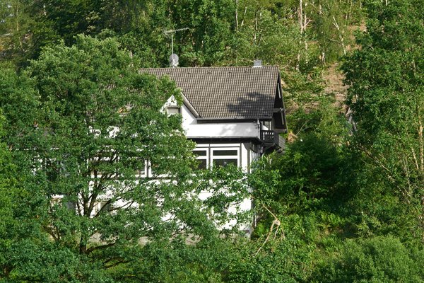 Marienheide (DE), Haus im Wald -- 2022 -- 0316