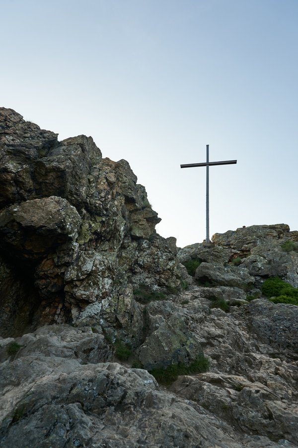 Olsberg (DE), Bruchhauser Steine, Gipfelkreuz -- 2023 -- 0383