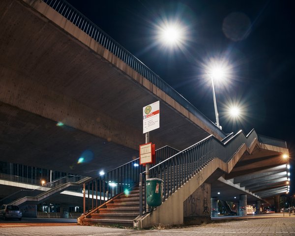 Düsseldorf (DE), Haltestelle „Landtag-Kniebrücke“ -- 2023 -- 0067