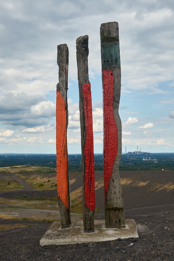 Bottrop (DE), Halde Haniel, Totems -- 2023 -- 0055