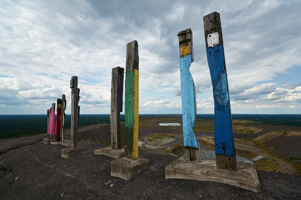 Bottrop (DE), Halde Haniel, Totems -- 2023 -- 0061