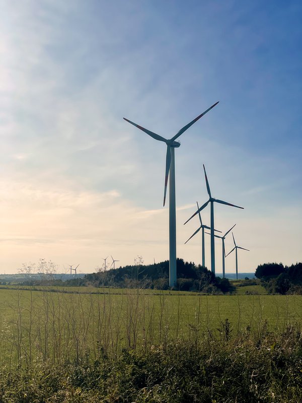 Roth bei Prüm (DE), Windräder -- 2023 -- 9308