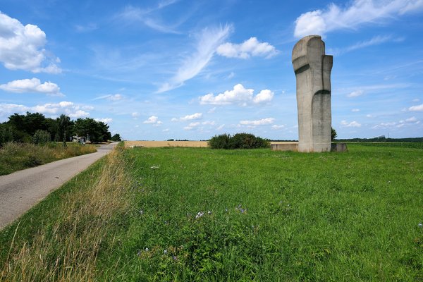 Neuss (DE), Raketenstation Hombroich, Skulptur „Begirari V“ -- 2024 -- 0046