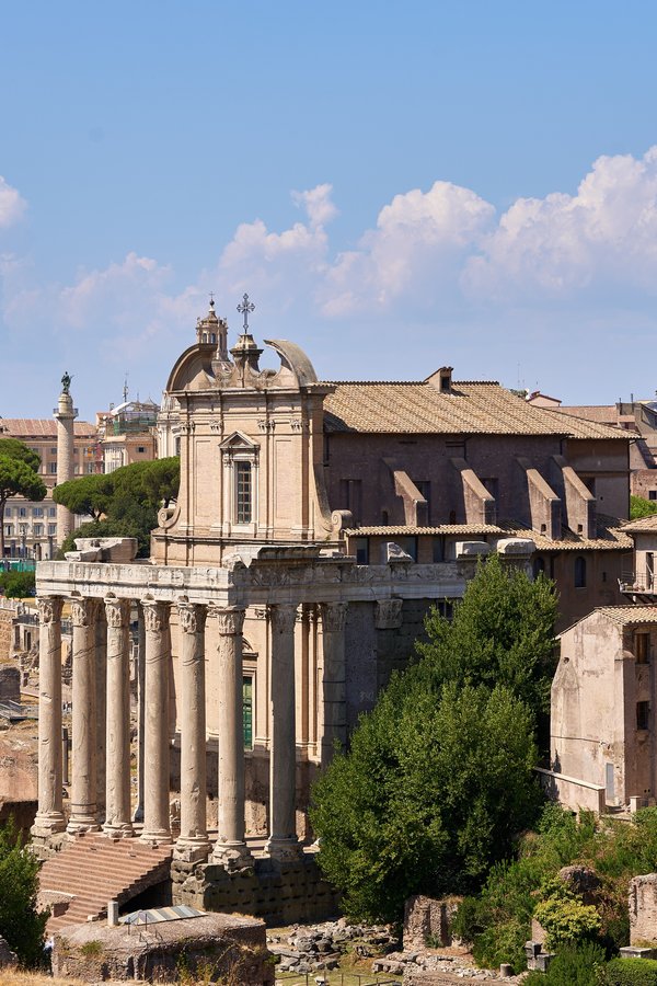 Rom (IT), Forum Romanum, Tempel des Antoninus Pius und der Faustina -- 2024 -- 0044