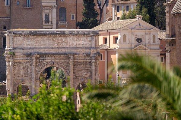Rom (IT), Forum Romanum, Septimius-Severus-Bogen & Carcer Mamertinus -- 2024 -- 0357