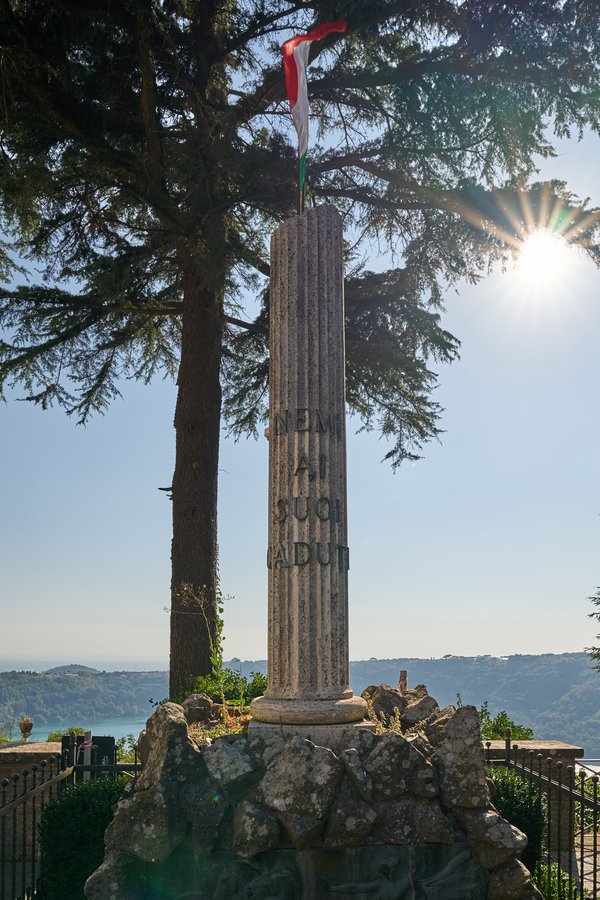 Nemi (IT), Säule -- 2024 -- 0581