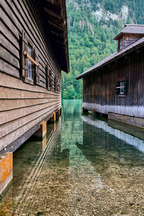 Schönau am Königssee (DE), Königssee, Bootshäuser -- 2024 -- 0982