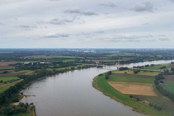 Düsseldorf (DE), Flughafenbrücke -- 2024 -- 0440